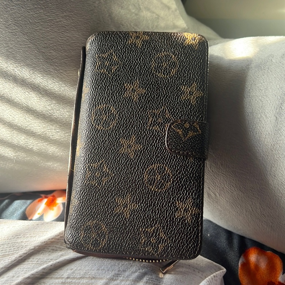 Brown wallet iPhone case, magnetic